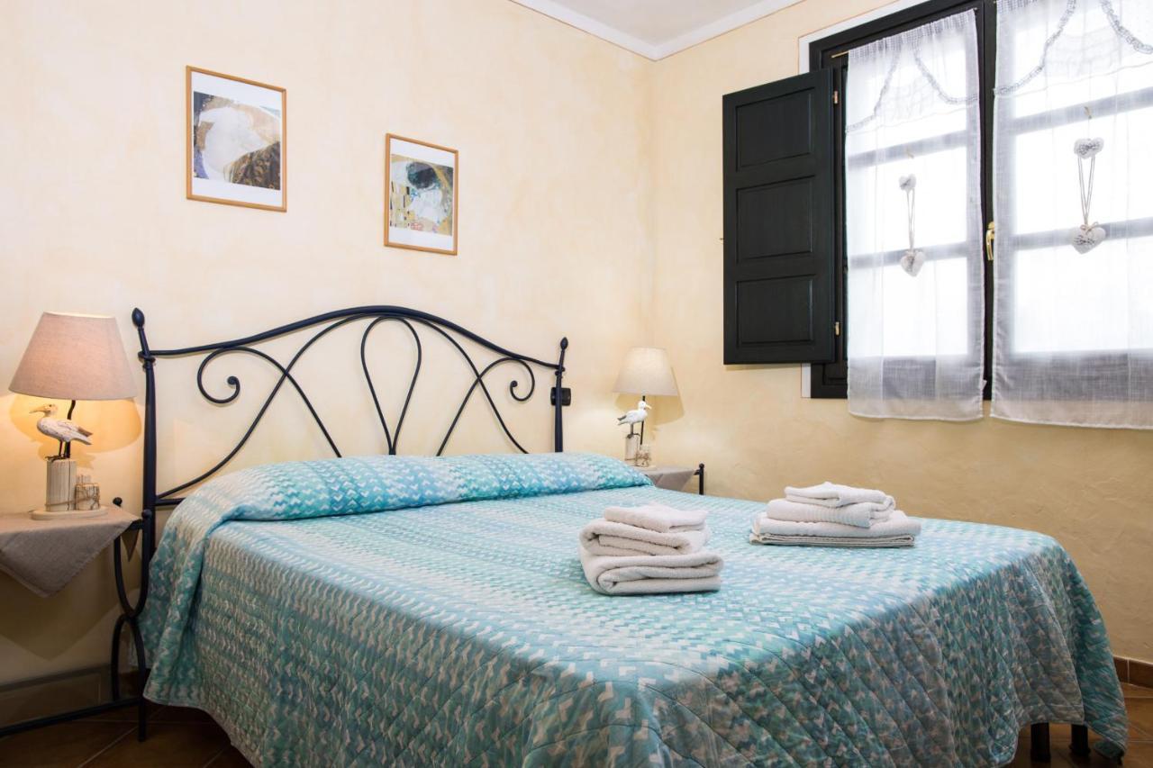 Villa Iris With Pool Baja Sardinia Buitenkant foto