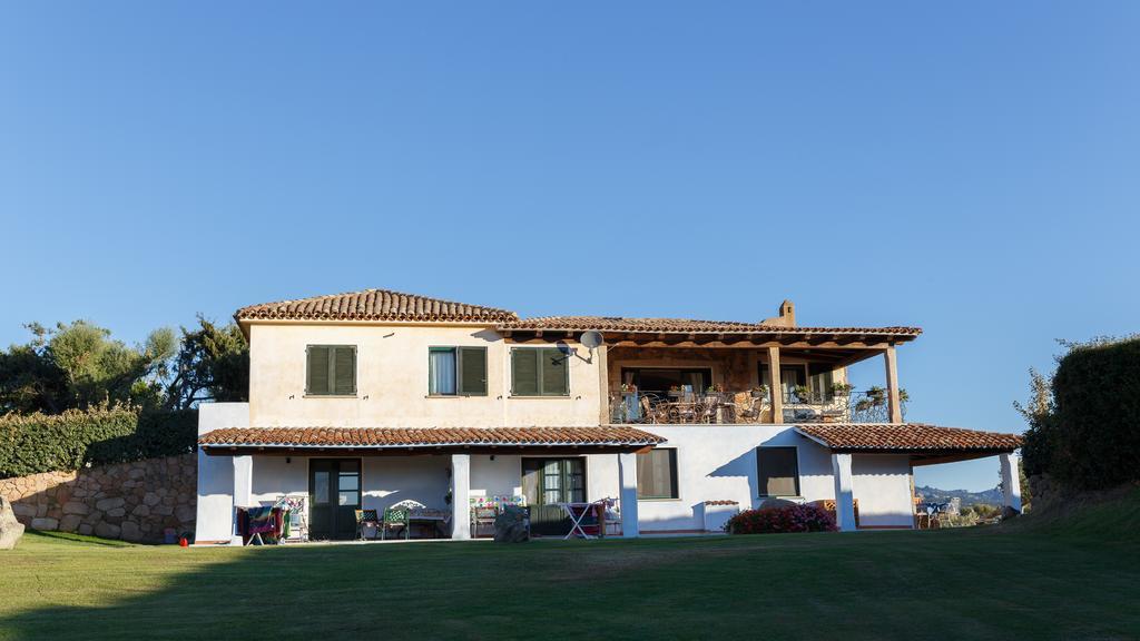 Villa Iris With Pool Baja Sardinia Buitenkant foto