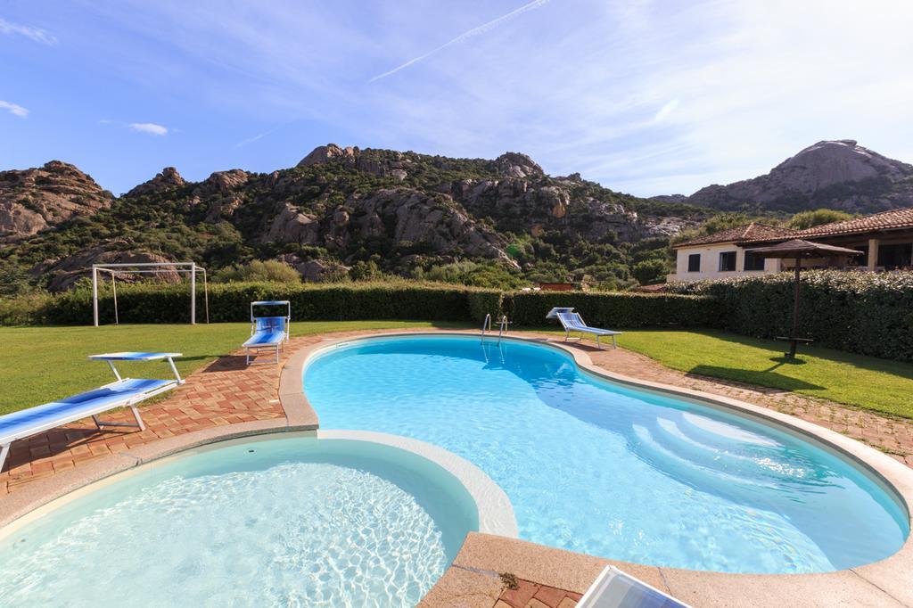 Villa Iris With Pool Baja Sardinia Buitenkant foto