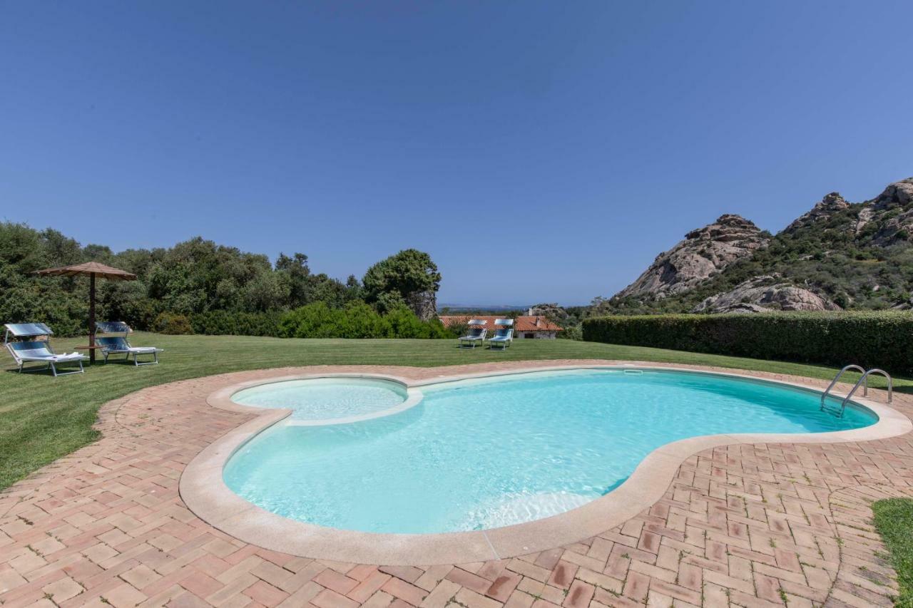 Villa Iris With Pool Baja Sardinia Buitenkant foto