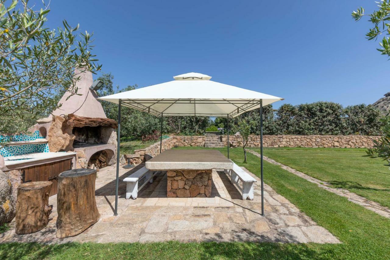 Villa Iris With Pool Baja Sardinia Buitenkant foto