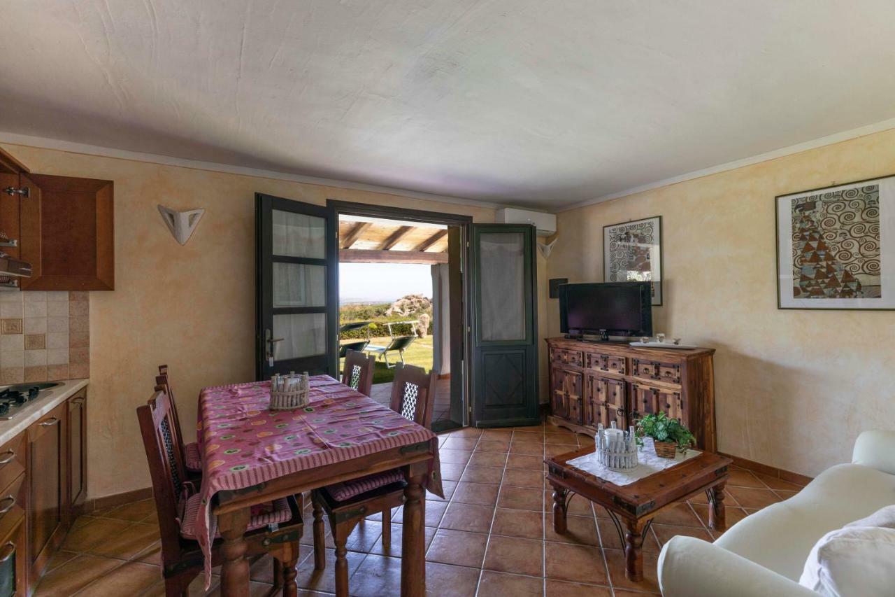 Villa Iris With Pool Baja Sardinia Buitenkant foto
