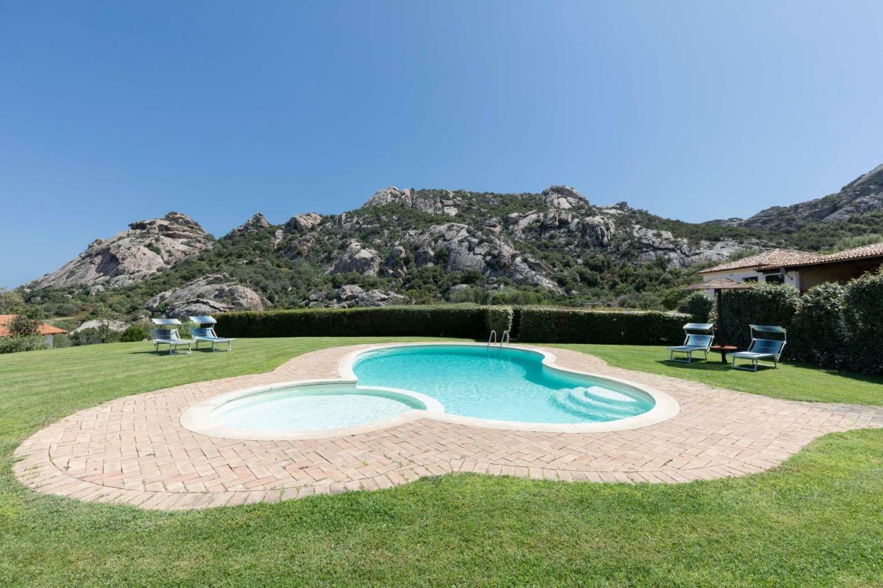 Villa Iris With Pool Baja Sardinia Buitenkant foto