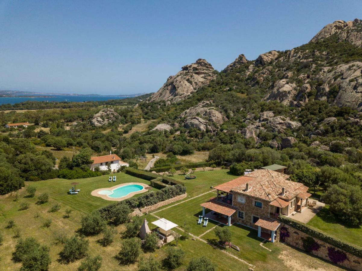 Villa Iris With Pool Baja Sardinia Buitenkant foto